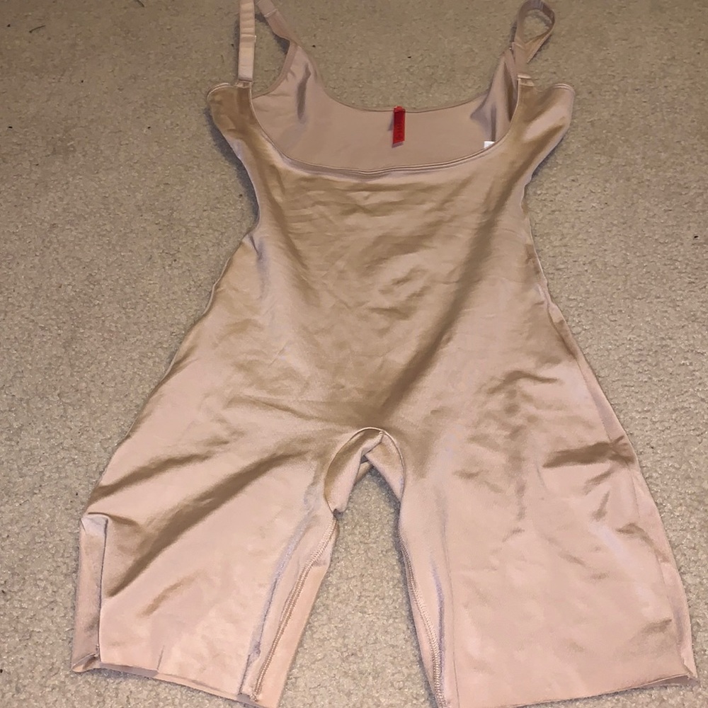 WOMENS SHAPEWEAR SPANX SLIMPLICITY OPEN BUST MID THIGH SUIT NUDE